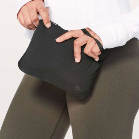 NWT BLACK LULULEMON PACK IN THE HEAT SCARF - OS - Picture 2 of 8